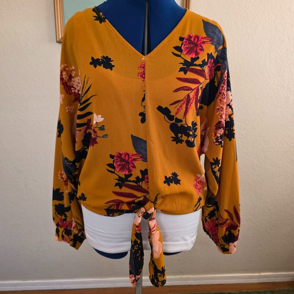 Umgee Tie front floral blouse